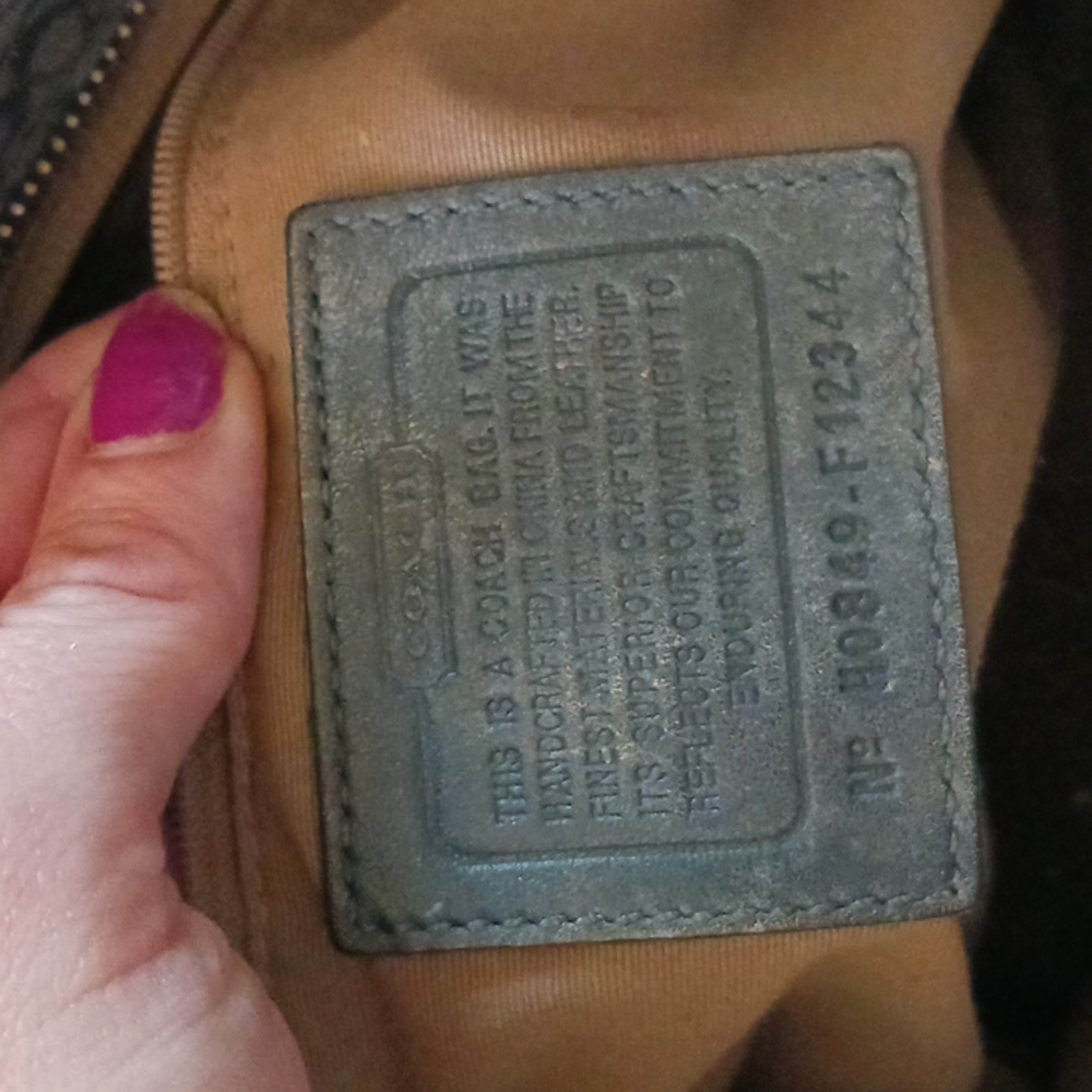 Coach bag, medium size. Great condition. Beautiful! - Picture 5 of 8